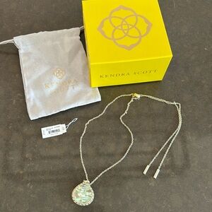 Kendra scott Kenzie long necklace in gold. NWT.